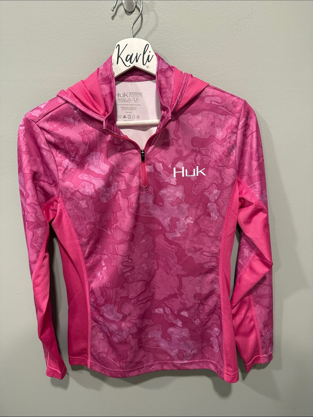 Huk Women’s Hot Pink Camouflage Hooded Performance Pullover